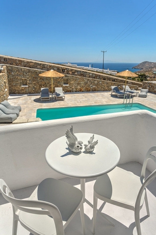 Imagen de los exteriores del Hotel Senses Luxury Suites & Villas. Foto 4