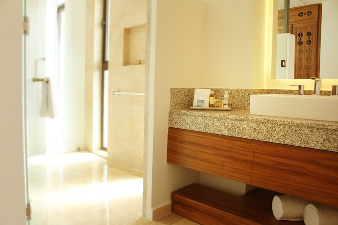 Imagen de la habitación del Hotel Sensira Resort & Spa Riviera Maya All Inclusive. Foto 12