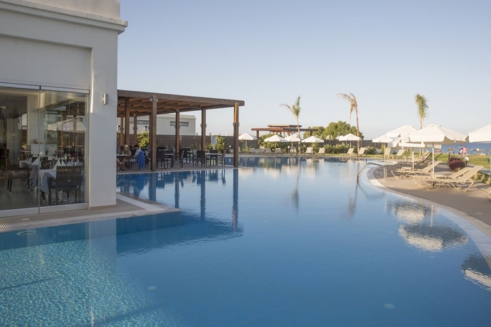 Imagen de la piscina del Hotel Sentido Asterias Beach Resort. Foto 16