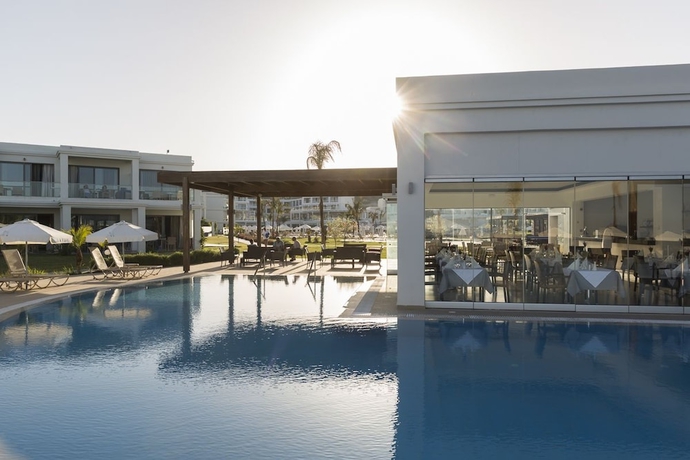 Imagen de la piscina del Hotel Sentido Asterias Beach Resort. Foto 17