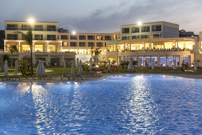 Imagen de la piscina del Hotel Sentido Asterias Beach Resort. Foto 19