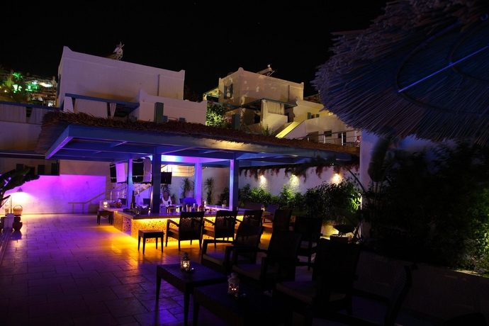 Imagen de la piscina del Hotel Sentido Bellazure. Foto 8