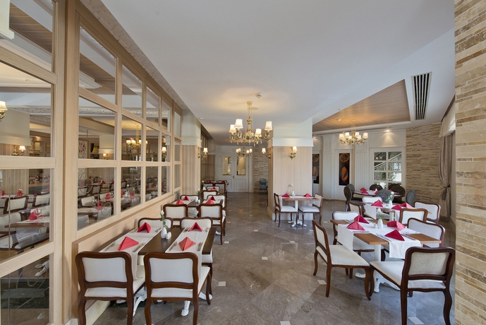Imagen del bar/restaurante del Hotel Sentido Kamelya Fulya. Foto 3