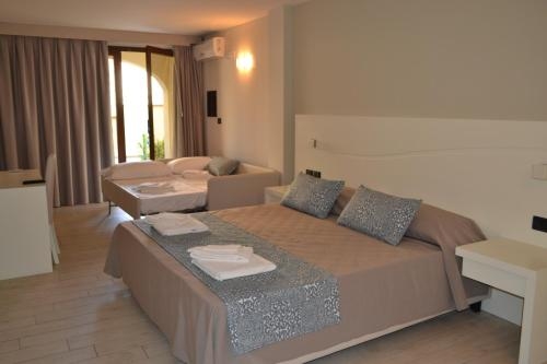 Imagen de la habitación del Hotel Sentido Michelizia Tropea Resort. Foto 6