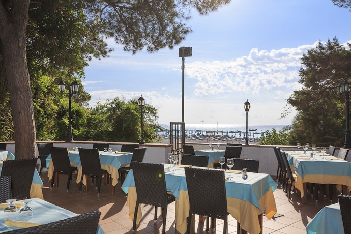 Imagen del bar/restaurante del Hotel Sentido Tirreno Resort. Foto 3