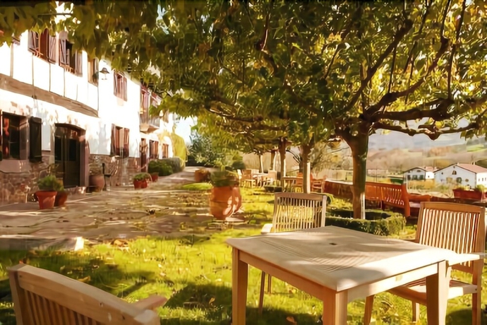 Imagen de los exteriores del Hotel Señorío De Ursua. Foto 16