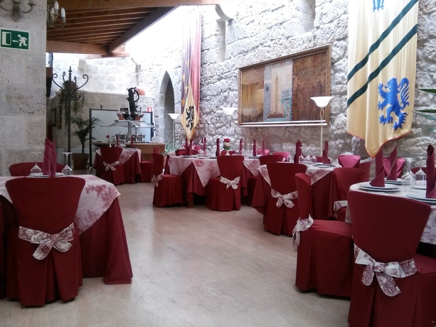 Imagen del bar/restaurante del Hotel Señorio De Olmillos. Foto 2