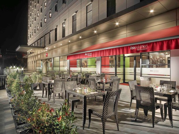 Imagen de los exteriores del Hotel Sentral Cawang - Chse Certified. Foto 9