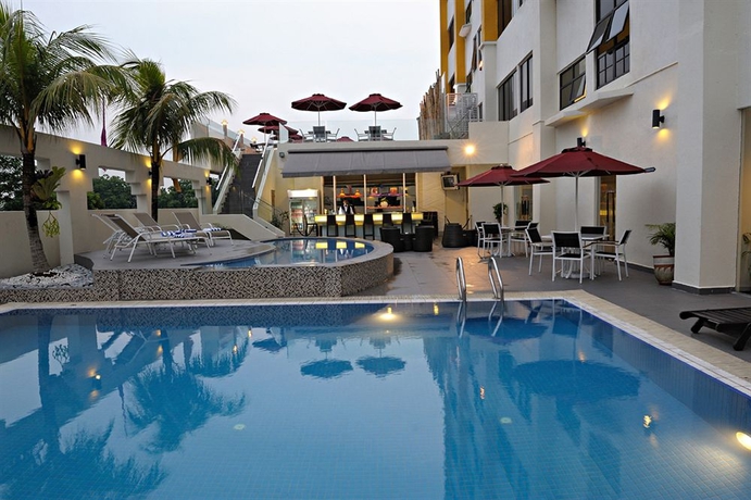 Imagen de la piscina del Hotel Sentral Johor Bahru. Foto 16