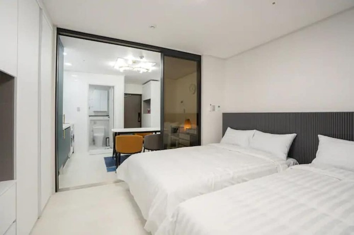 Imagen de la habitación del Hotel Seomun Residence. Foto 10