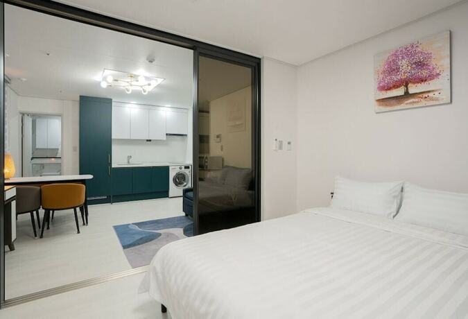 Imagen de la habitación del Hotel Seomun Residence. Foto 11