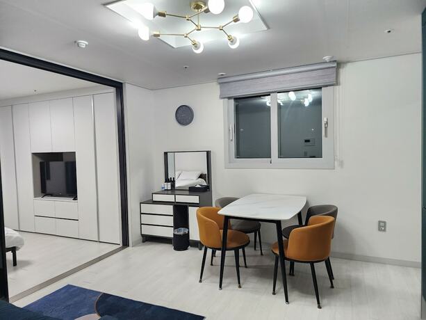 Imagen de la habitación del Hotel Seomun Residence. Foto 12