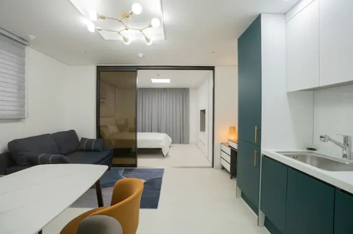 Imagen de la habitación del Hotel Seomun Residence. Foto 16