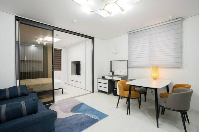 Imagen de la habitación del Hotel Seomun Residence. Foto 17