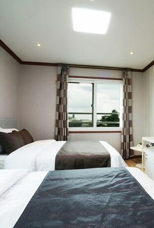 Imagen de la habitación del Hotel Seongsan Aqua Beach. Foto 16