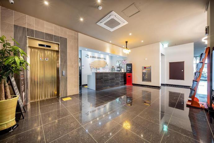 Imagen de los interiores del Hotel Seongsan Sunrise. Foto 7