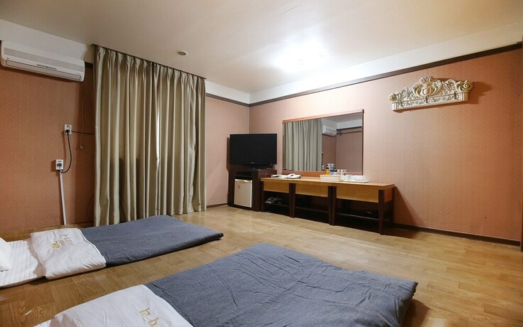 Imagen de la habitación del Hotel Seosan Jamjari. Foto 15