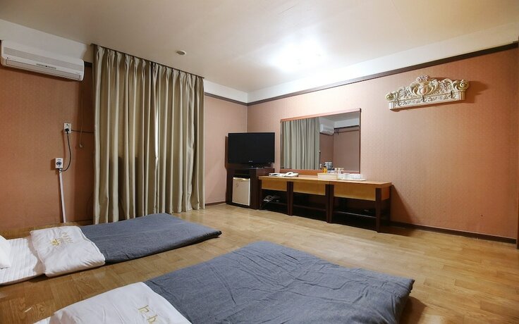 Imagen de la habitación del Hotel Seosan Jamjari. Foto 19