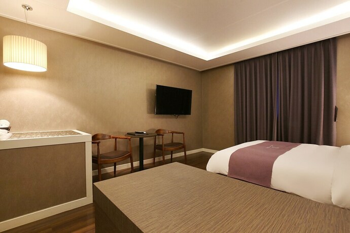 Imagen de la habitación del Hotel Seosan Modern. Foto 17