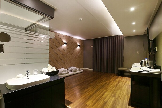 Imagen de la habitación del Hotel Seosan Modern. Foto 18