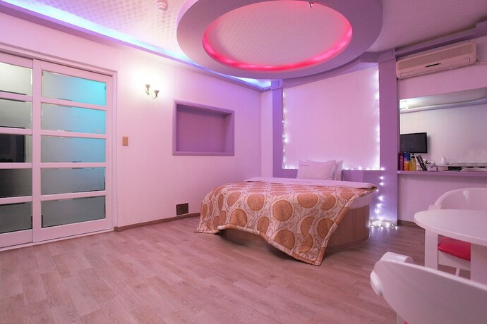 Imagen de la habitación del Hotel Seosan White House. Foto 18