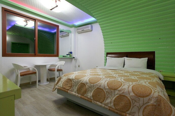 Imagen de la habitación del Hotel Seosan White House. Foto 19