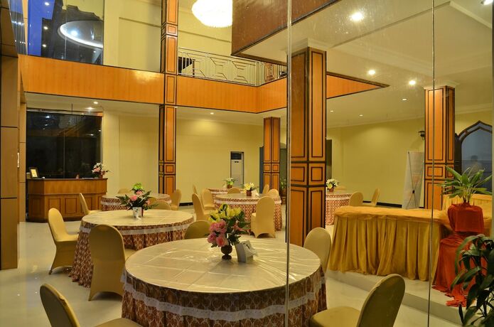 Imagen del bar/restaurante del Hotel Sepinggan. Foto 16