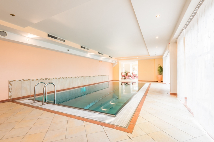 Imagen de la piscina del Hotel Seppl. Foto 13