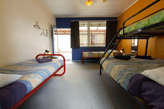 Imagen de la habitación del Hotel Sequoia Lodge Backpackers. Foto 23