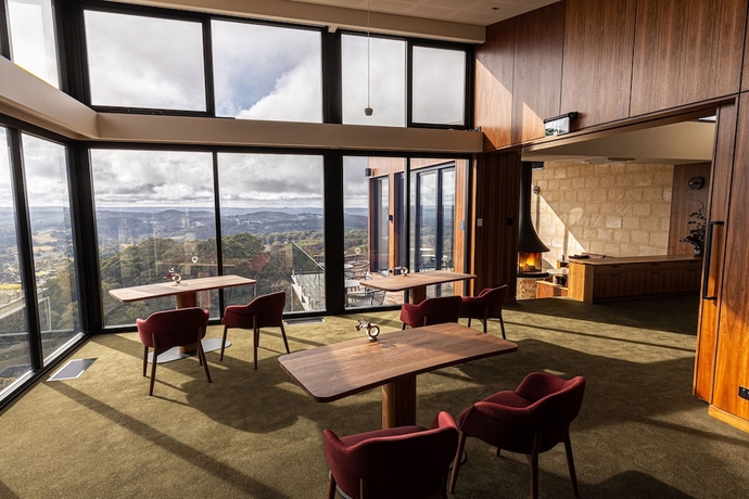 Imagen del bar/restaurante del Hotel Sequoia Lodge. Foto 3