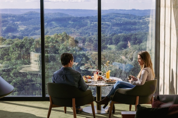 Imagen del bar/restaurante del Hotel Sequoia Lodge. Foto 4