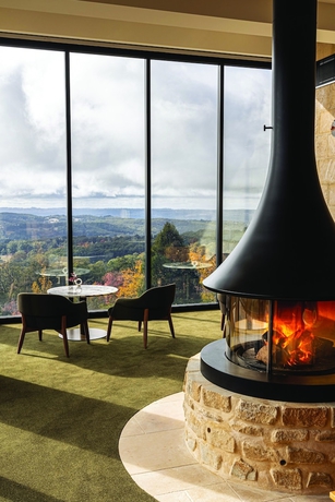 Imagen del bar/restaurante del Hotel Sequoia Lodge. Foto 7