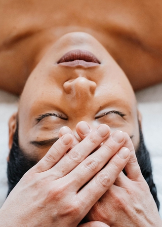 Imagen de la piscina del Hotel Sequoia Lodge. Foto 19