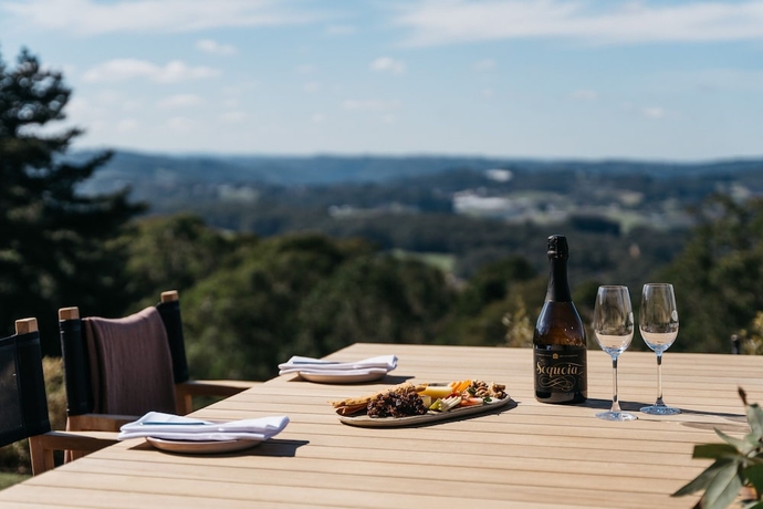 Imagen del bar/restaurante del Hotel Sequoia Lodge. Foto 8