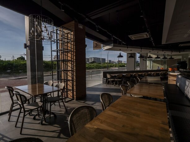 Imagen del bar/restaurante del Hotel Sequoia Manila Bay. Foto 15