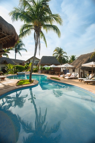 Imagen de la piscina del Hotel Ser Casasandra Boutique. Foto 16