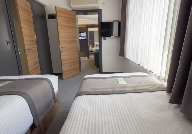 Imagen de la habitación del Hotel Sera Lake Center. Foto 9