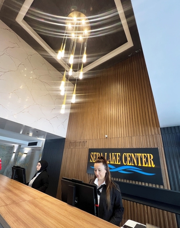 Imagen de los interiores del Hotel Sera Lake Center. Foto 19