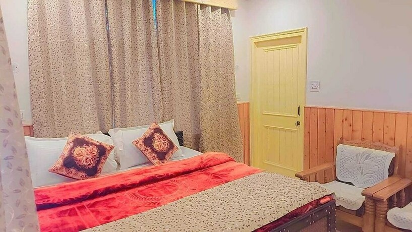 Imagen de la habitación del Hotel Seraj International. Foto 16