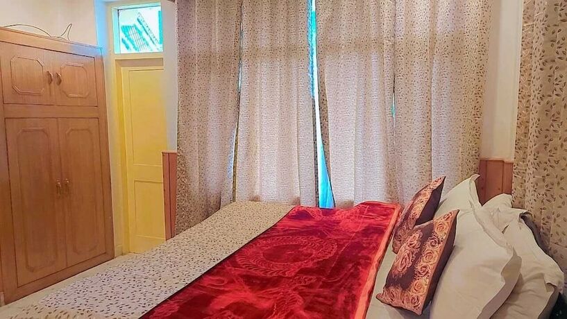 Imagen de la habitación del Hotel Seraj International. Foto 18