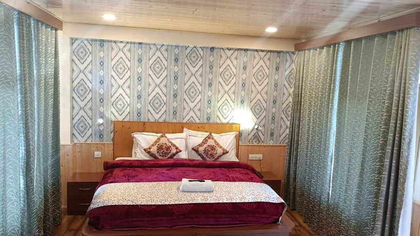 Imagen de la habitación del Hotel Seraj International. Foto 22