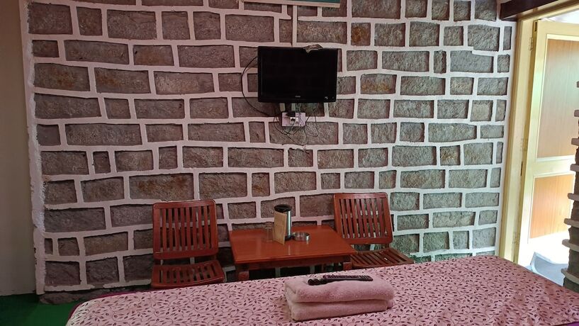 Imagen de la habitación del Hotel Seraj International. Foto 28