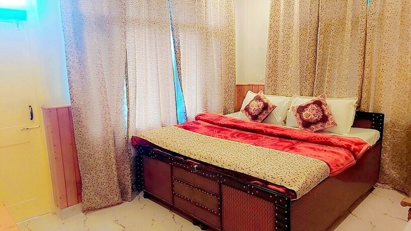 Imagen de la habitación del Hotel Seraj International. Foto 30