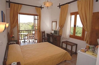 Imagen de la habitación del Hotel Seralis. Foto 3