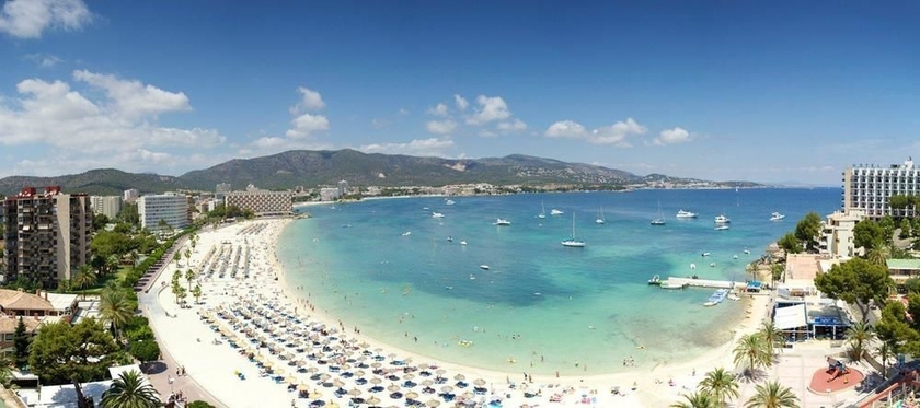 Imagen de los exteriores del Hotel Seramar Comodoro Playa. Foto 9