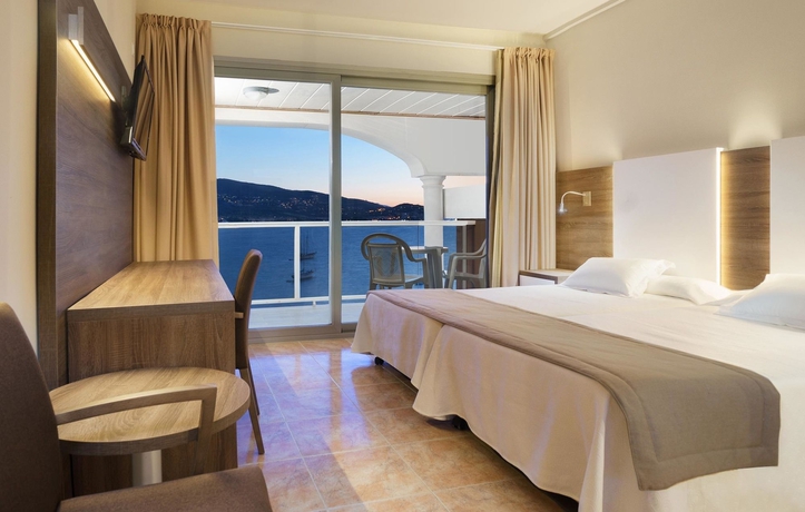 Imagen de la habitación del Hotel Seramar Comodoro Playa. Foto 7