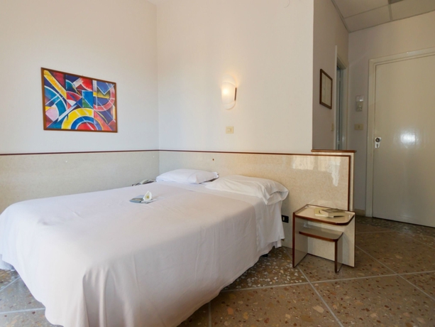 Imagen de la habitación del Hotel Serapo. Foto 7