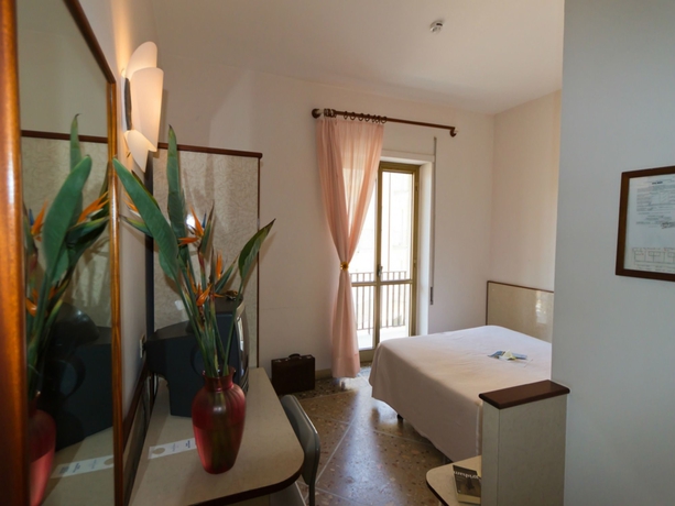 Imagen de la habitación del Hotel Serapo. Foto 8