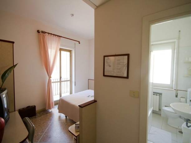 Imagen de la habitación del Hotel Serapo. Foto 9