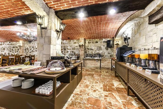 Imagen del bar/restaurante del Hotel Sercotel Alfonso Vi. Foto 5